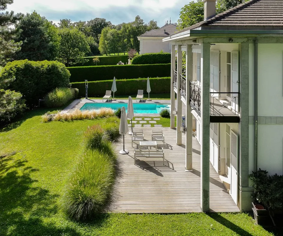 Propriété de prestige entourée de verdure à Lausanne