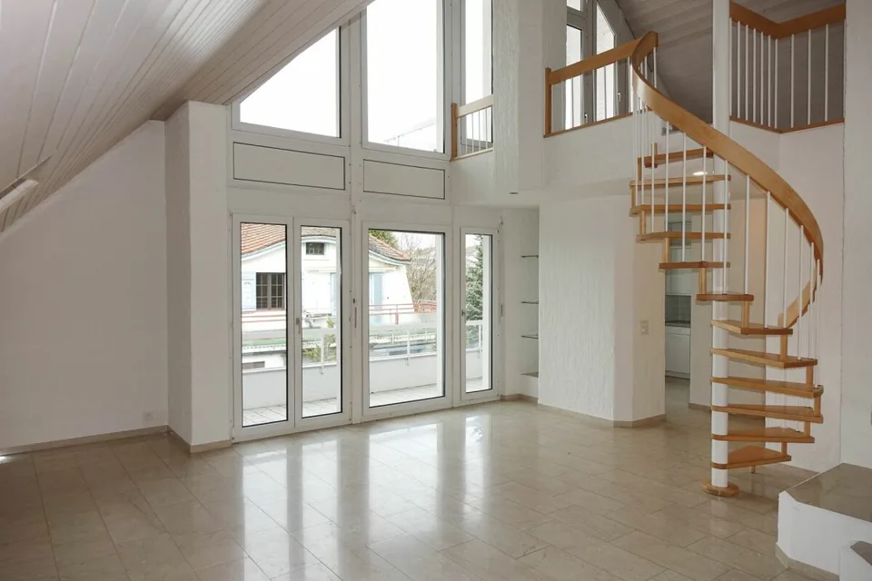 Charmant appartement mansardé avec plusieurs balcons