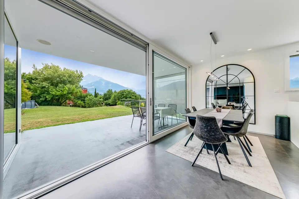 VILLA MIT HOHER WERTIGKEIT - SCHWIMMBAD - PANORAMABLICK - EXKLUSIV