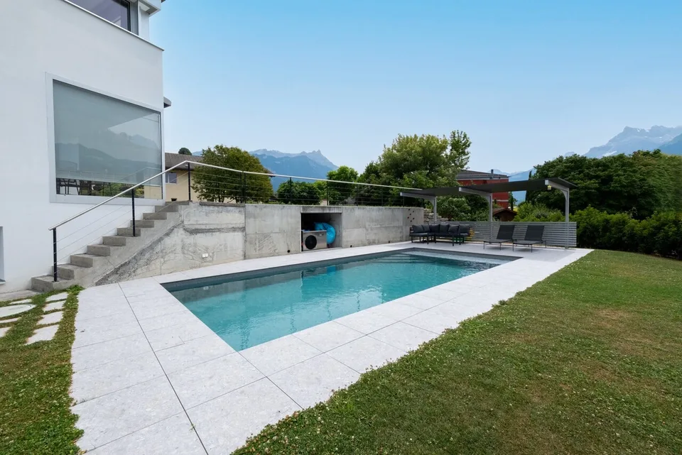 VILLA MIT HOHER WERTIGKEIT - SCHWIMMBAD - PANORAMABLICK - EXKLUSIV