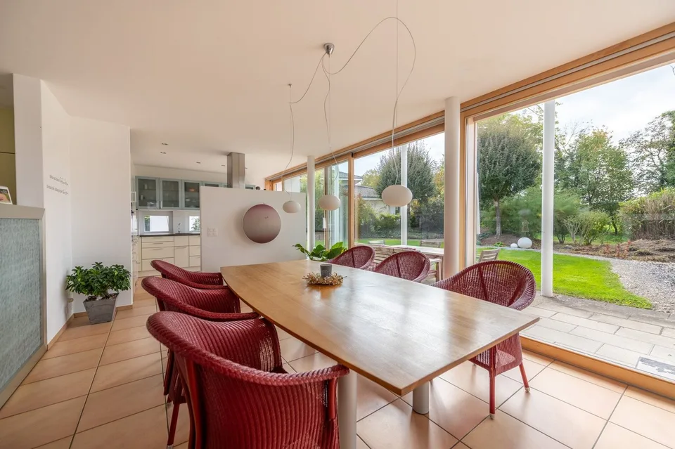Una casa dei sogni per gli standard più alti - elegante, luminosa e vicina alla natura