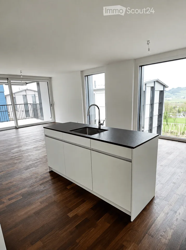 Moderne 3.5-Zimmer-Wohnung in Root – Neubau mit Balkon und schöner Aussicht