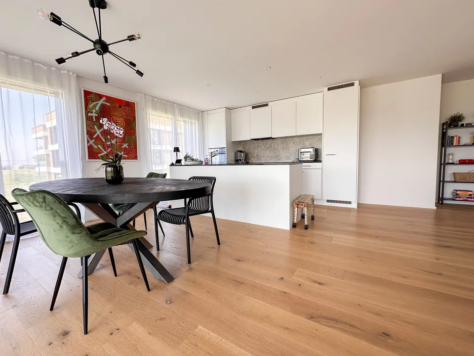 ***Nachmieter gesucht: Stilvolle 3,5-Zimmer-Wohnung mit Balkon, TG-Stellplatz & Bergblick