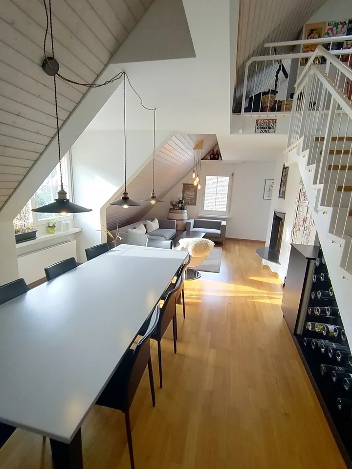 Zimmer in grossräumiger Maisonette-Wohnung in Wädenswil
