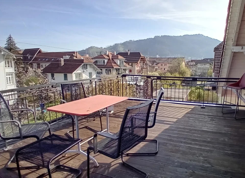 Wohnen in der Stadt Thun, möbeliert, temporär im Dachgeschoss-Terrasse