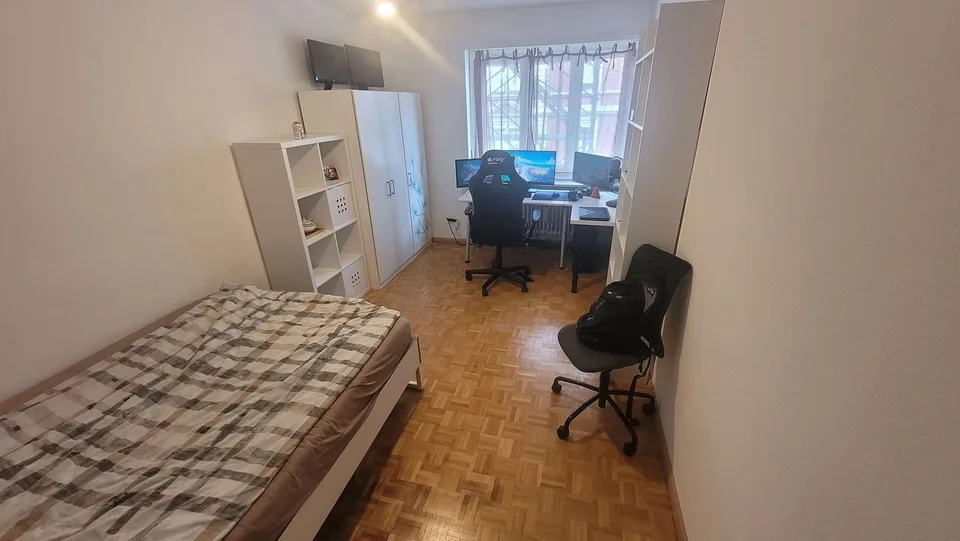 WG-Zimmer zur Untermiete ab September in Breite (750 CHF pro Monat)
