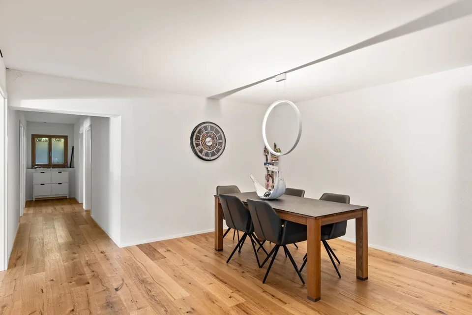 Appartement de 4,5 pièces rénové avec 135 m² d'espace de vie