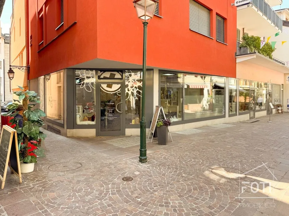 Shop for sale with large surface area in Aigle