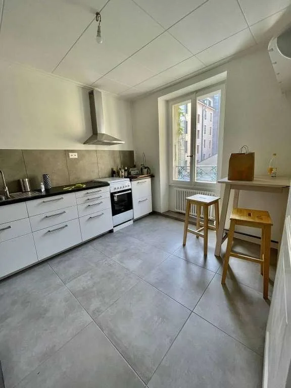 For sale: Well-maintained building - Genève Cité