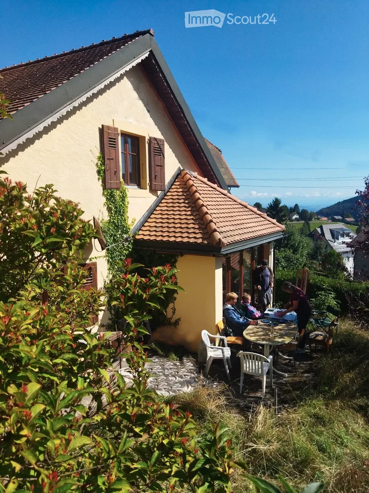 Haus im Dorfstil mit 5.5 Zimmern und großem Garten