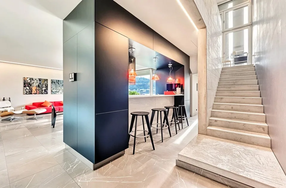 Proprietà contemporanea con tetto panoramico