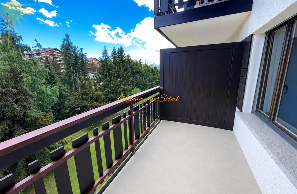 Grand studio en attique à Crans !