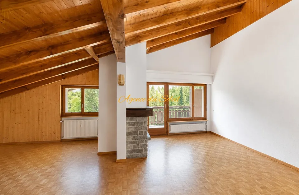 Grand studio en attique à Crans !