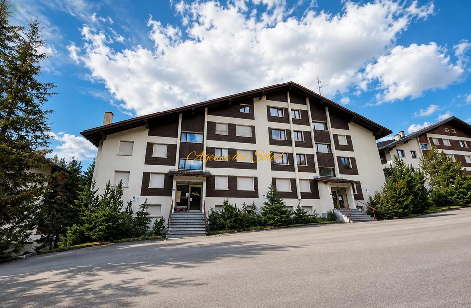 Grand studio en attique à Crans !