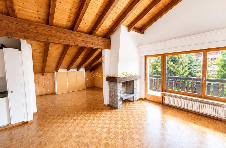 Grand studio en attique à Crans !