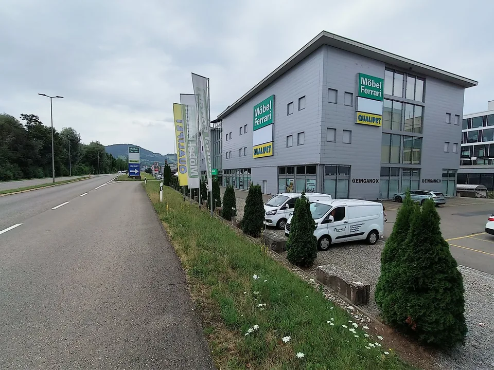 Top-Visibilität und hohe Kundenfrequenz im Hause sowie im direkten Umfeld