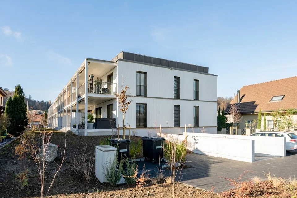 MODERNE WOHNUNG AN RUHIGER LAGE IN SCHAFISHEIM