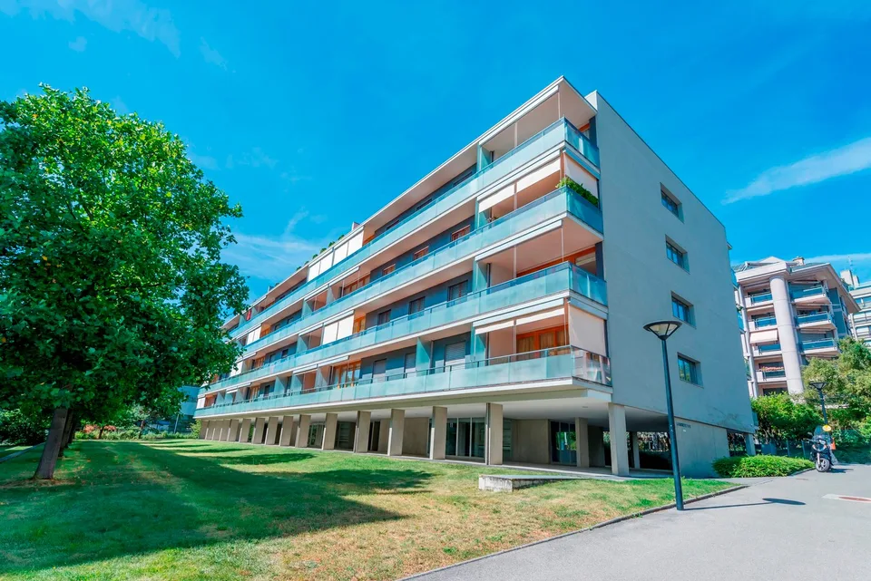 Profitez d'une superbe terrasse d'angle dans un quartier résidentiel