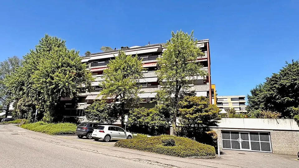 Helle 5.5 Zimmer Eigentumswohnung mit Balkon in Wetzikon