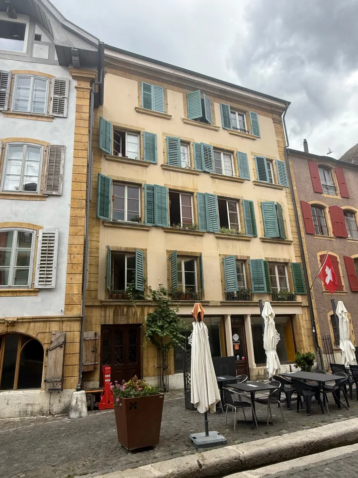 Immeuble avec cachet dans vieille ville – 4 appartements, 17.5 pièces