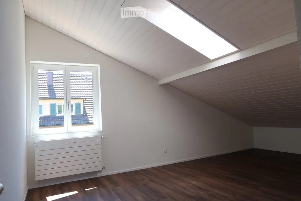 2.5-Zimmer-Dachwohnung in ruhiger Liegenschaft mit Gartensitzplatz