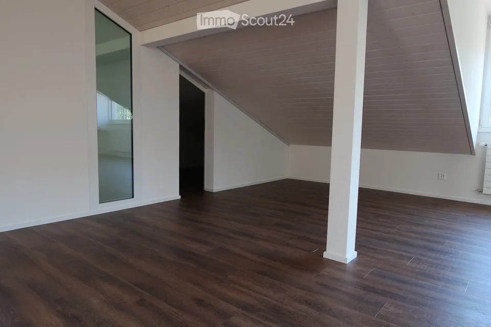 2.5-Zimmer-Dachwohnung in ruhiger Liegenschaft mit Gartensitzplatz