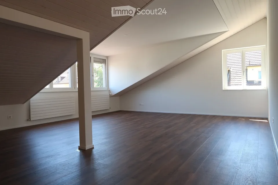 2.5-Zimmer-Dachwohnung in ruhiger Liegenschaft mit Gartensitzplatz
