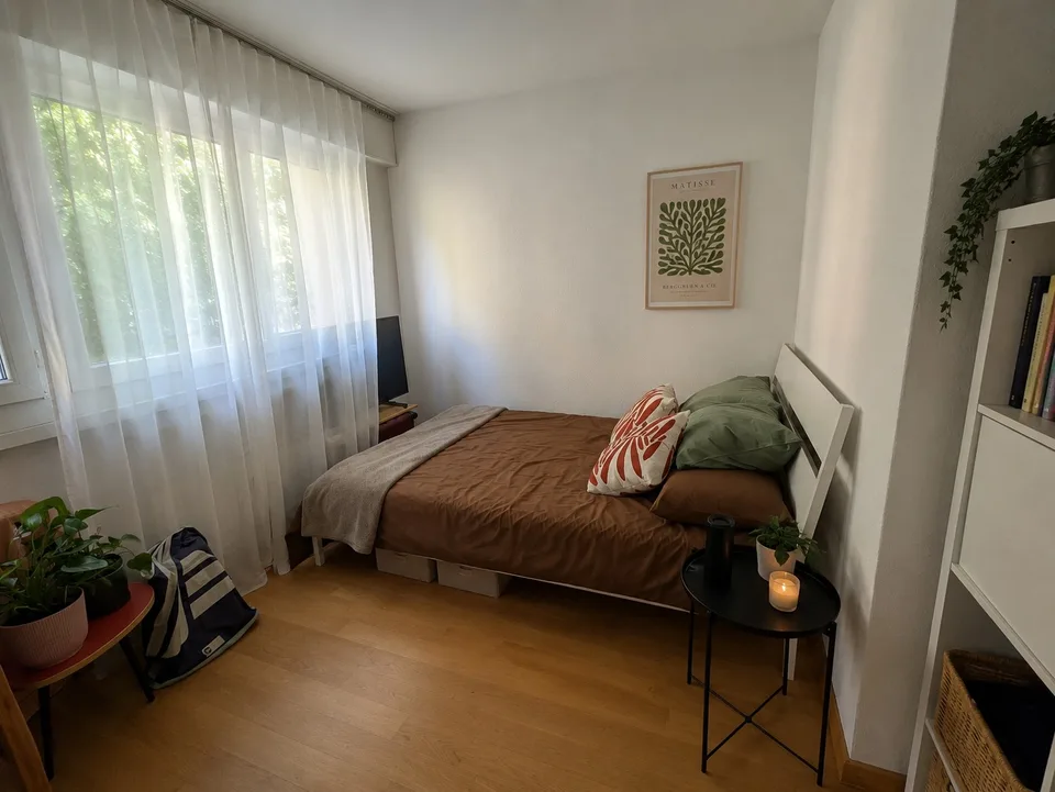 Möbliertes WG-Zimmer in zentraler 3.5-Zimmer-Wohnung ab 1. September