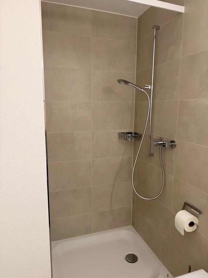 Modern shared flat room with private bathroom & balcony in Ostermundigen