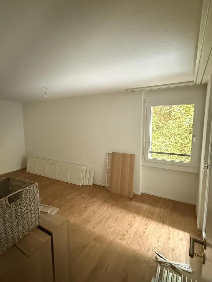 Modern shared flat room with private bathroom & balcony in Ostermundigen