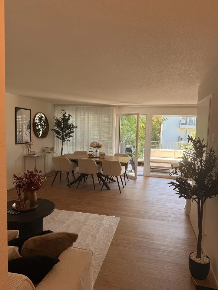 Modernes WG-Zimmer mit eigenem Bad & Balkon in Ostermundigen
