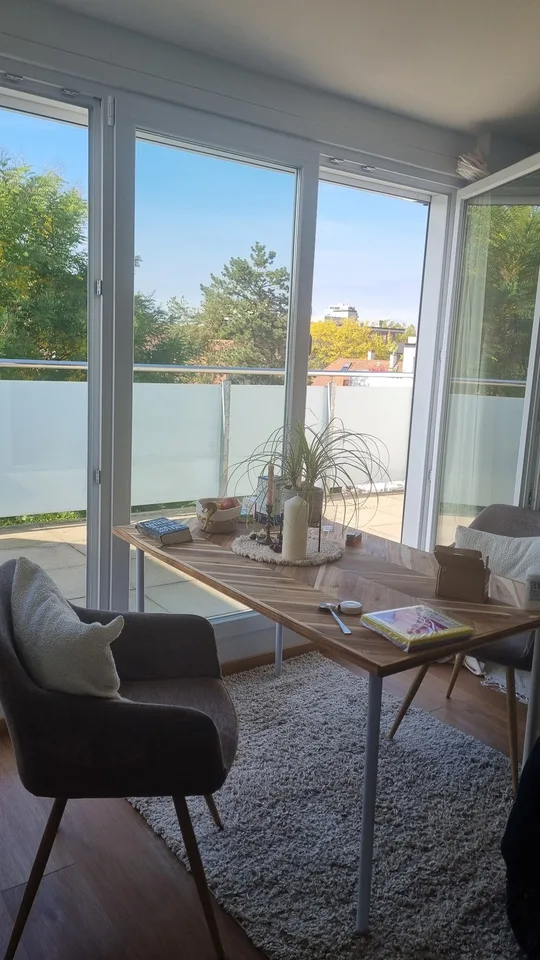 Wunderschönen Wohnung mit zwei Balkonen