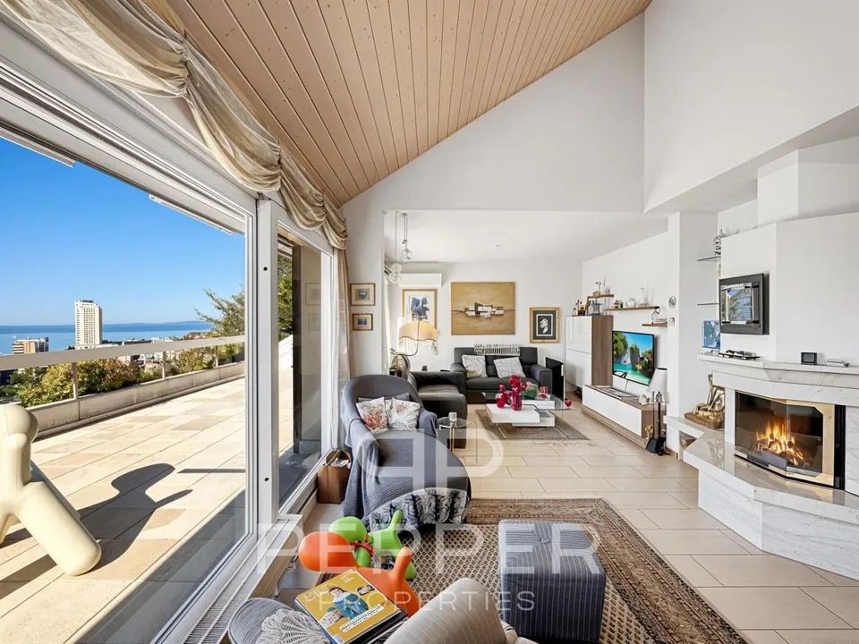 Duplex en attique avec vue spectaculaire et intimité hors norme