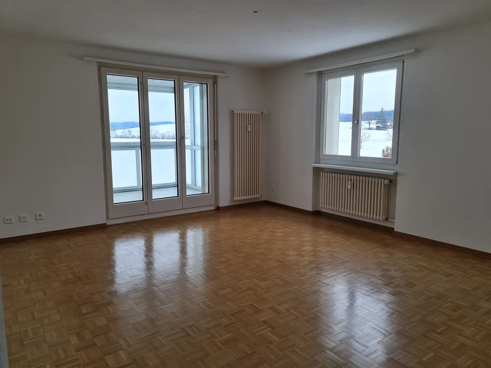 4-ZIMMERWOHNUNG MIT FERNSICHT UND GROSSEM BALKON