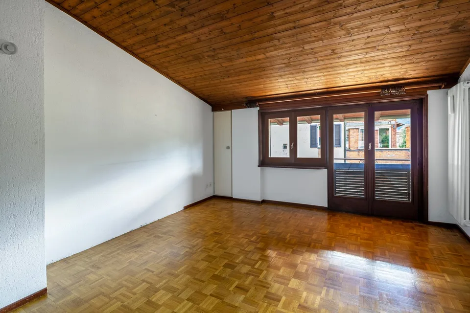 Maison de noyau accueillante avec de grands espaces