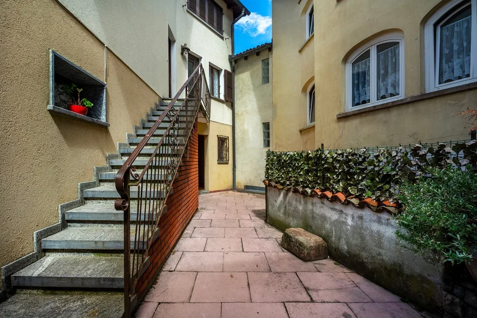 Maison de noyau accueillante avec de grands espaces