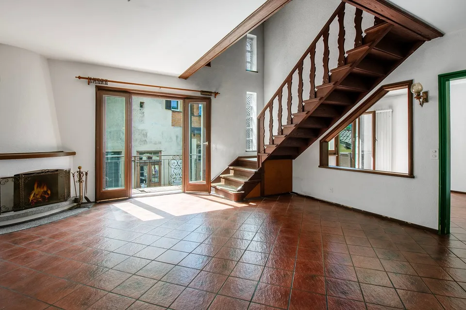 Maison de noyau accueillante avec de grands espaces