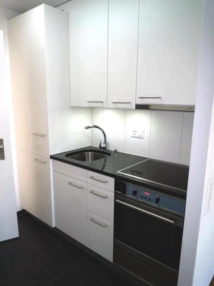 Appartement 1 pièce moderne à 25 m² en haut du 3e étage avec balcon