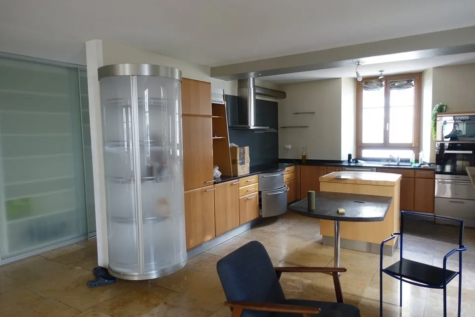 PRÄCHTIGES WOHNUNG MIT GARTEN UND KAMIN