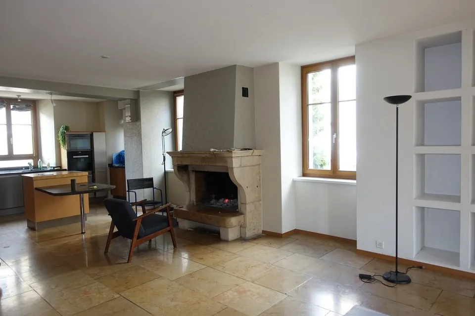 PRÄCHTIGES WOHNUNG MIT GARTEN UND KAMIN