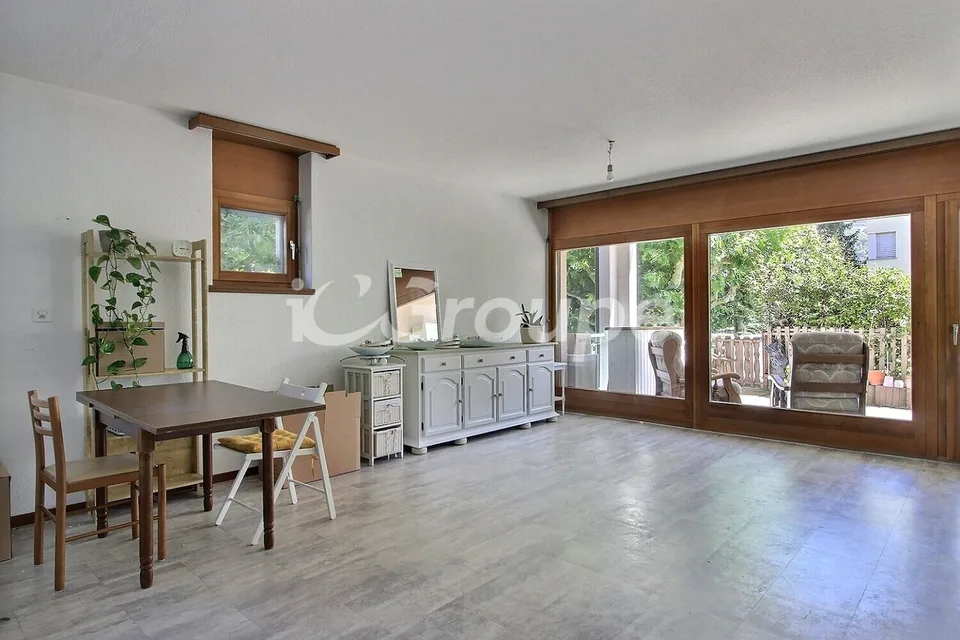 Appartement de 3.5 pièces au rez-de-chaussée dans un quartier calme.