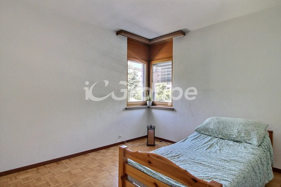 Appartement de 3.5 pièces au rez-de-chaussée dans un quartier calme.