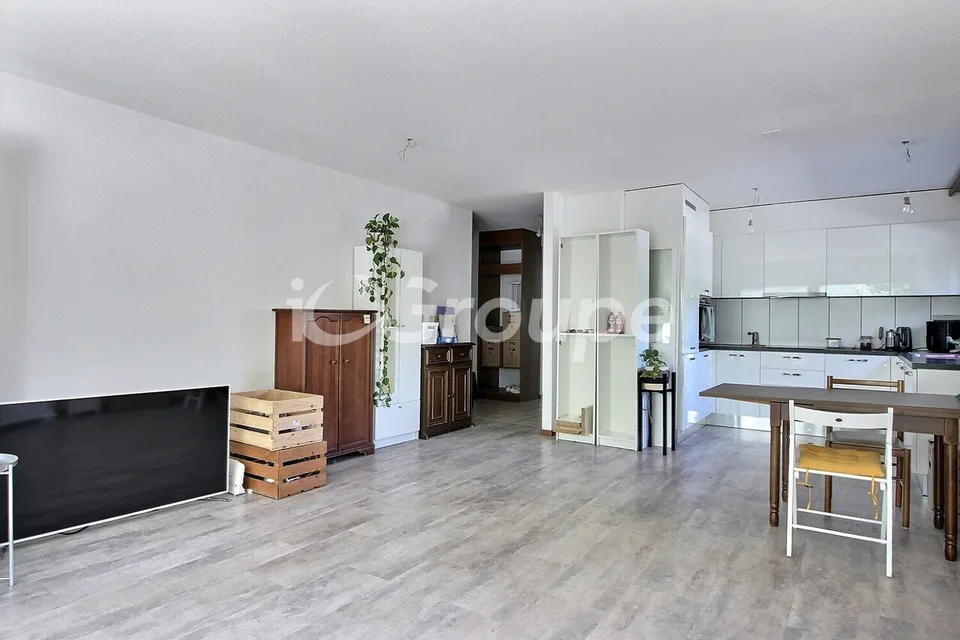 Appartement de 3.5 pièces au rez-de-chaussée dans un quartier calme.