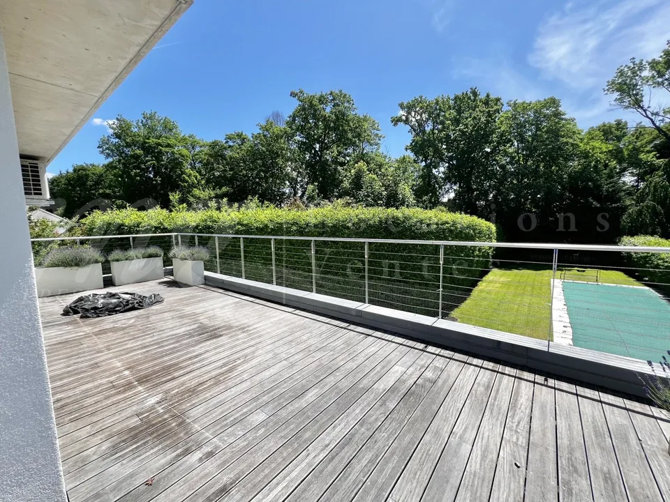Exklusiv! MAGNIFIZENTES MODERNES HAUS VON 300 M2 MIT GROSSEM GARTEN UND SCHWIMMBAD