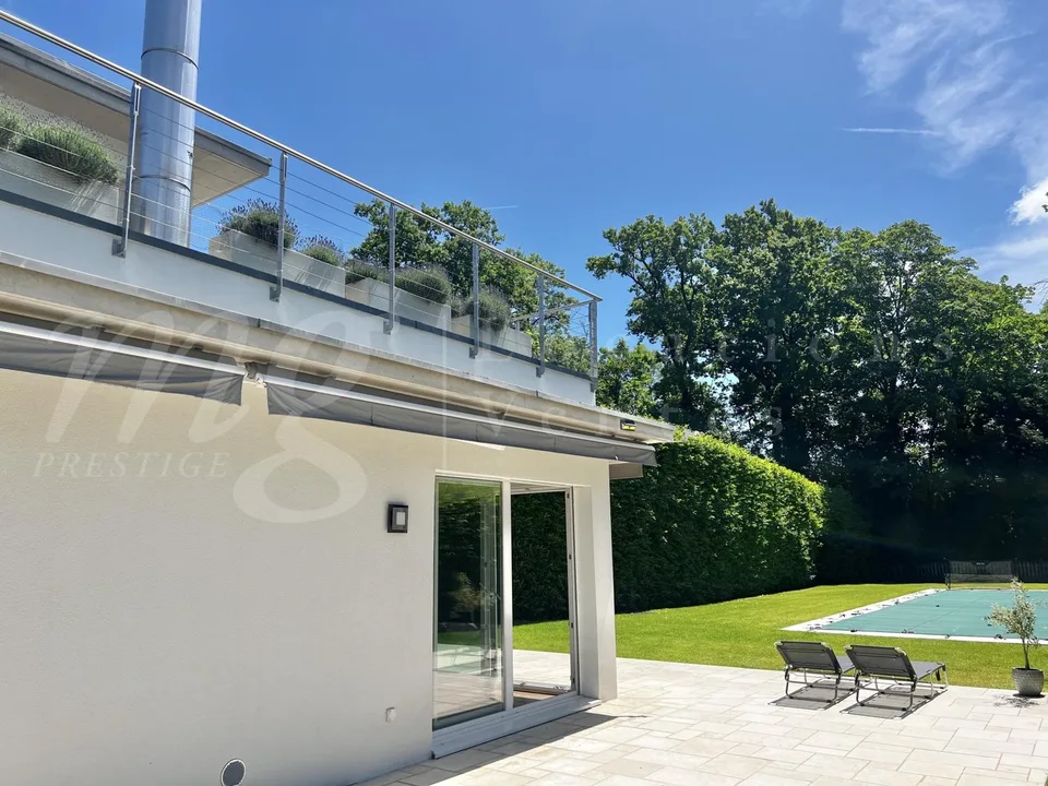Exklusiv! MAGNIFIZENTES MODERNES HAUS VON 300 M2 MIT GROSSEM GARTEN UND SCHWIMMBAD