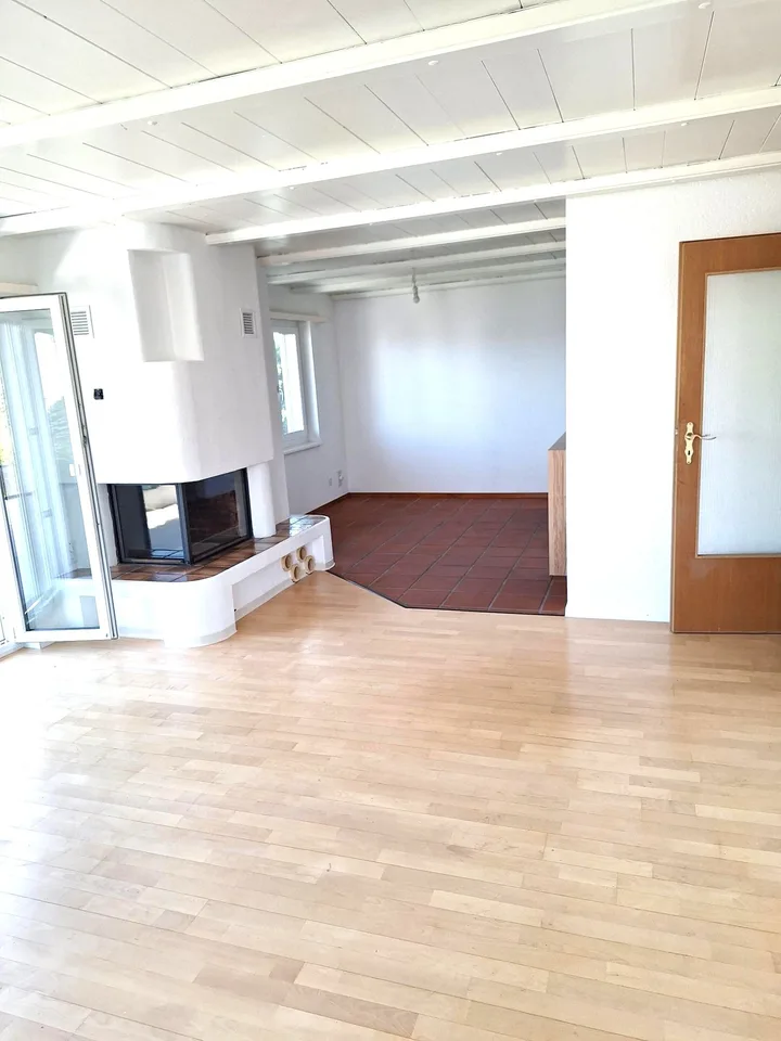 Sehr gepflegte 4.5-Zimmer-Wohnung im 1.Stock Ost mit Keller und Autogarage in Attiswil