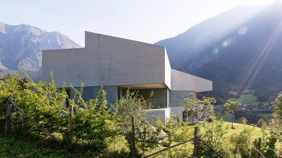 GENIUS LOCI - VILLA CON APPARTAMENTO E VISTA PANORAMICA | ARCHITEKTURV