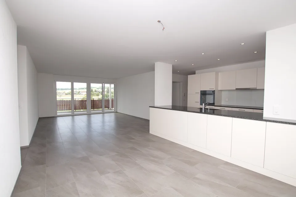 Helle 4.5-Zimmer-Wohnung mit grosszügigem Wohn-/Essbereich und Balkon