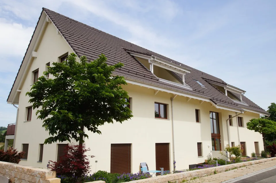 Helle 4.5-Zimmer-Wohnung mit grosszügigem Wohn-/Essbereich und Balkon