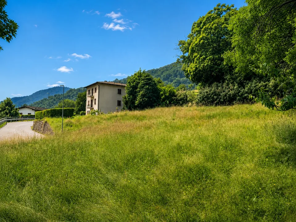 Terreno edificabile  Residenziale pianeggiante,  in posizione Tranquilla, Soleggiata,